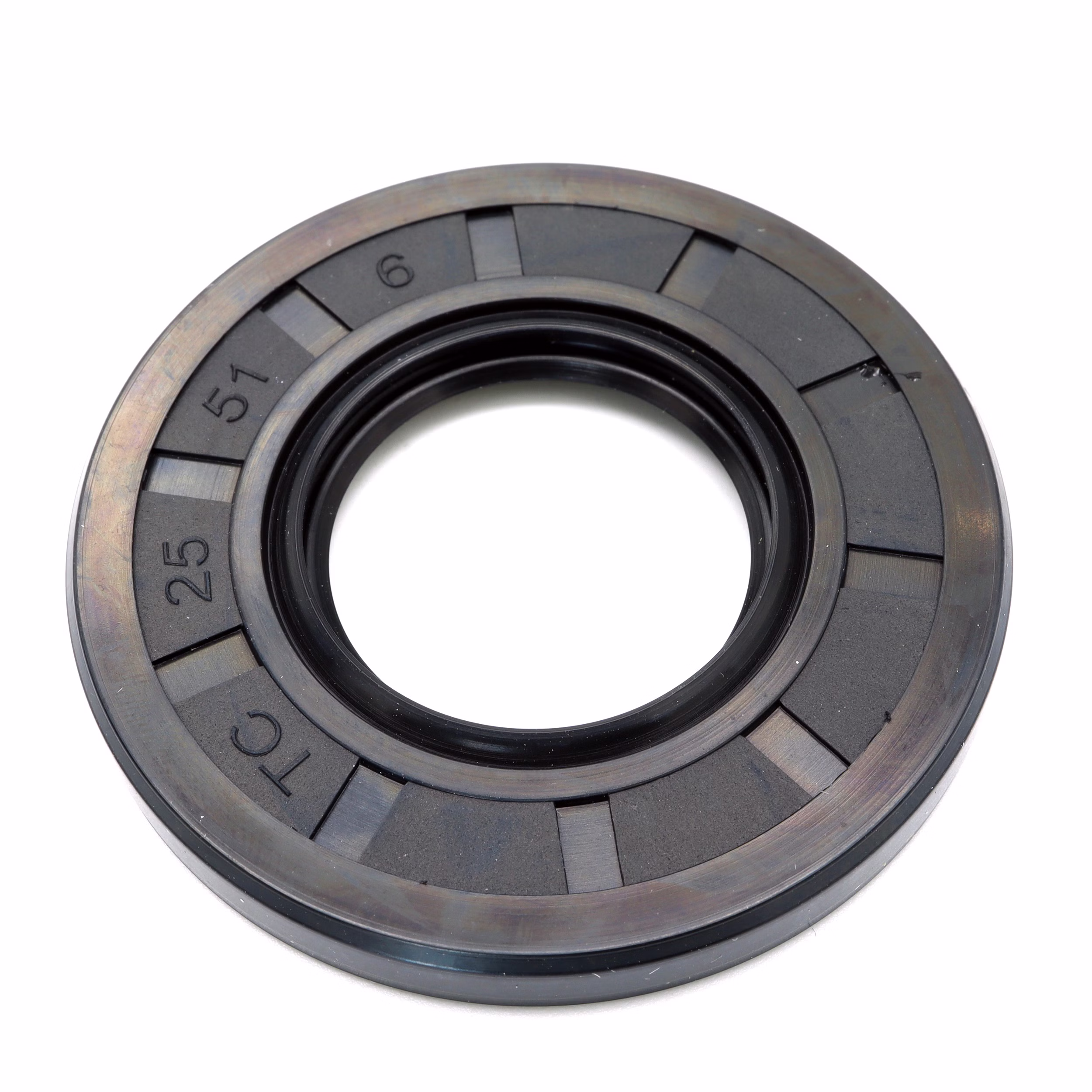 Recambio compatible con Harley Davidson 12018 Retén de aceite 25x51x6mm PPE07442 Recambio compatible con Harley Davidson 12018 Retén de aceite 25x51x6mm Descubre nuestra amplia gama de recambios para tus máquinas favoritas. Desde recambios para motos hasta kits de rodamientos de rueda, encontrarás todo lo que necesitas para mantener tu