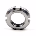 Scoprite il controdado Parts and Parts a norma DIN 981, ideale per fissare le connessioni albero-mozzo nei sistemi meccanici. Grazie all'ampio diametro interno che facilita il montaggio e alla forte pressione di contatto assiale, garantisce un posizionamen