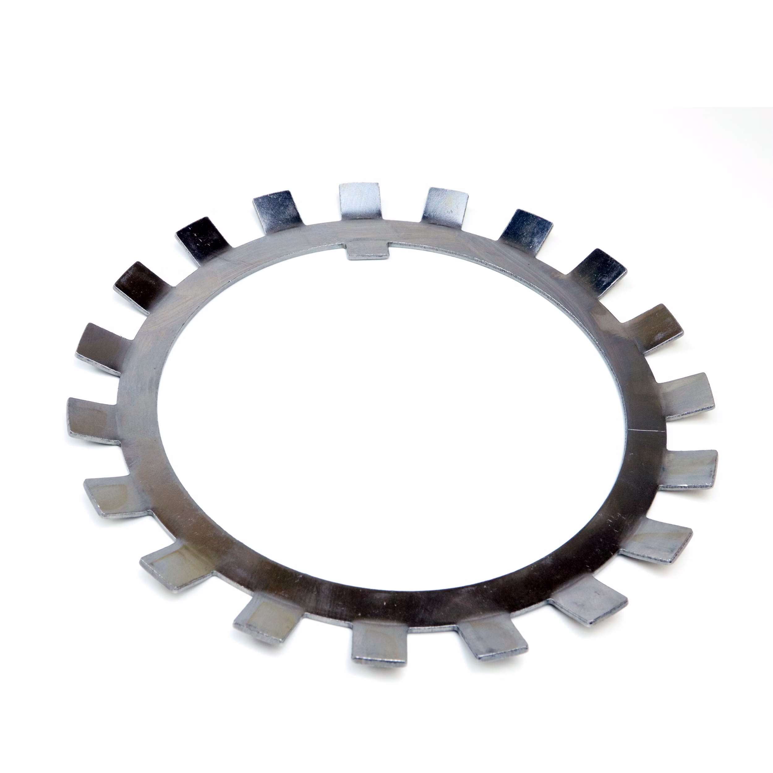 Piastra di bloccaggio MB31 155x212x2,5mm secondo DIN 5406 PP180011 Le rondelle di sicurezza a norma DIN 5406 sono componenti speciali utilizzati per fissare i dadi per alberi, in particolare i controdadi a norma DIN 981 KM, e altri componenti sugli alberi.