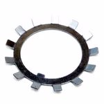 Piastra di bloccaggio MB9 45x69x1,25mm secondo DIN 5406 PP180015 Le rondelle di sicurezza a norma DIN 5406 sono componenti speciali utilizzati per fissare i dadi per alberi, in particolare i controdadi a norma DIN 981 KM, e altri componenti sugli alberi.
