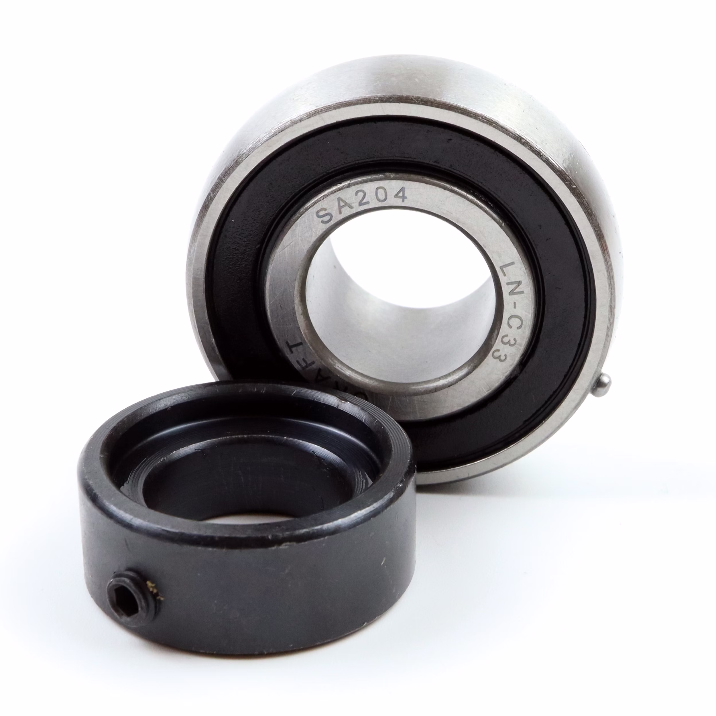 Cuscinetto radiale a sfere SA204 20x47x31mm PP200020 Il set di cuscinetti con anello interno allargato e viti di fissaggio è ideale per il montaggio su un albero in un cuscinetto di alloggiamento e può sopportare carichi elevati.