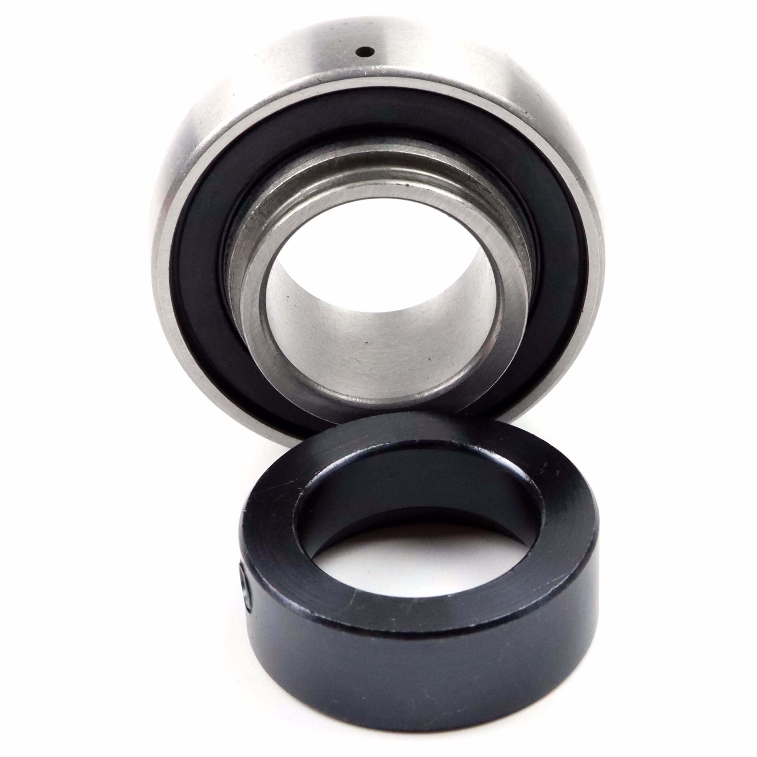 Cuscinetto radiale a sfere SA205 25x52x31mm, Cuscinetto radiale a sfere con viti di arresto, Cuscinetti per alloggiamento, Cuscinetto industriale a blocco cuscino, ideale per l'agricoltura e l'uso di macchinari PP200031 Scoprite il cuscinetto radiale con inserto a sfere di Parts and Parts, un cuscinetto radiale a sfere durevole che può essere facilmente montato su alberi con viti di fissaggio. Costruito secondo lo standard DIN 626-1, fornisce un supporto affidabile per i