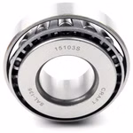 Cuscinetto a rulli conici 15103/15243 26,162x61,912x19,05mm, cuscinetto di precisione per carichi assiali e radiali per impieghi gravosi, DIN 720 ISO 355, durevole e resistente al calore PP070114 Scoprite il cuscinetto a rulli conici per impieghi gravosi DIN 720 ISO 355 per applicazioni industriali e automobilistiche. Grazie ai corpi volventi conici, offre elevata resistenza, basso attrito e lunga durata. Ideale per carichi radiali e assiali elevat