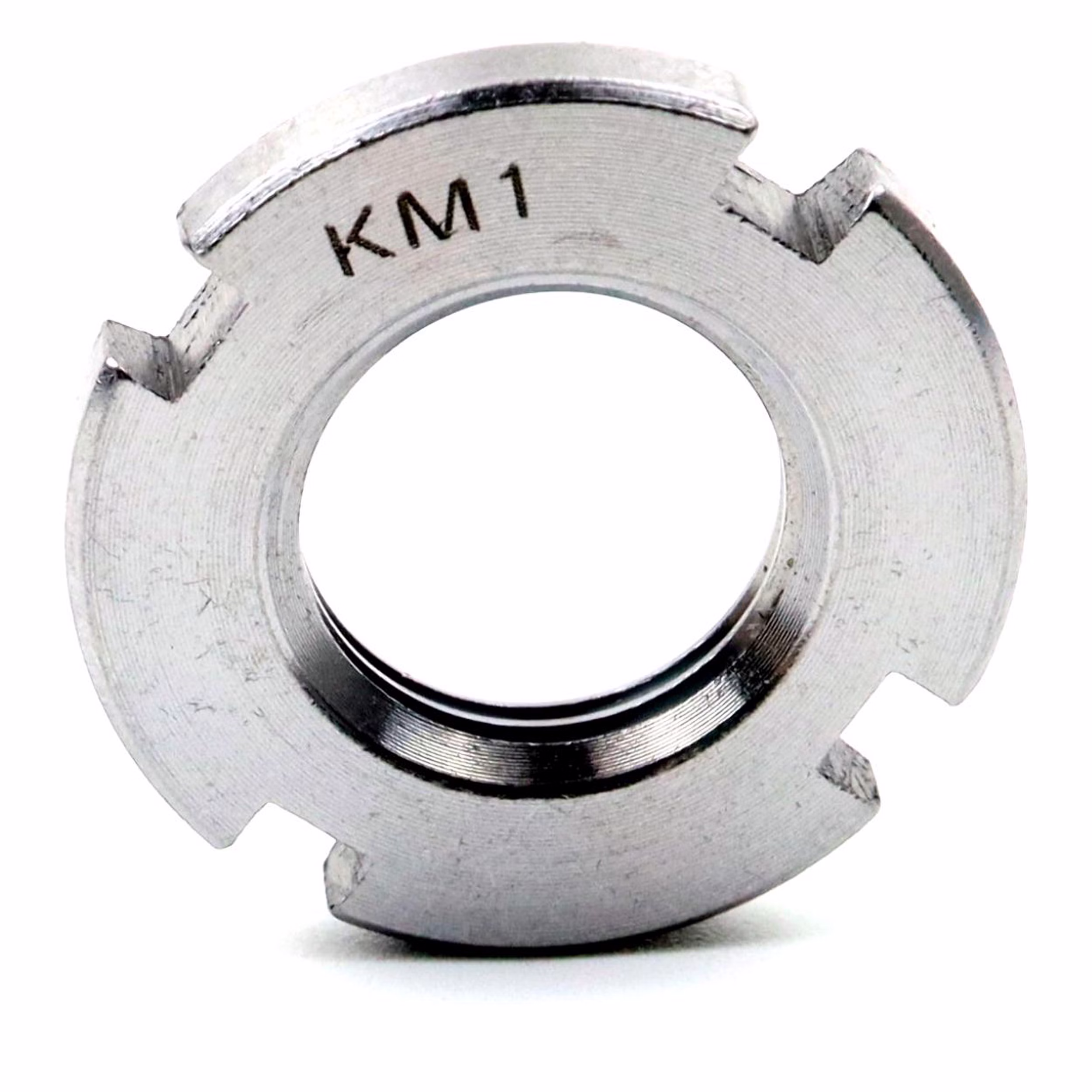 Dado KM1 12x22x4mm, DIN 981, fissaggio albero-mozzo, dado filettato metrico, da utilizzare con rondella DIN 5406, ideale per alberi e gruppi di ingranaggi PP190016 Scoprite il controdado Parts and Parts a norma DIN 981, ideale per fissare le connessioni albero-mozzo nei sistemi meccanici. Grazie all'ampio diametro interno che facilita il montaggio e alla forte pressione di contatto assiale, garantisce un posizionamen