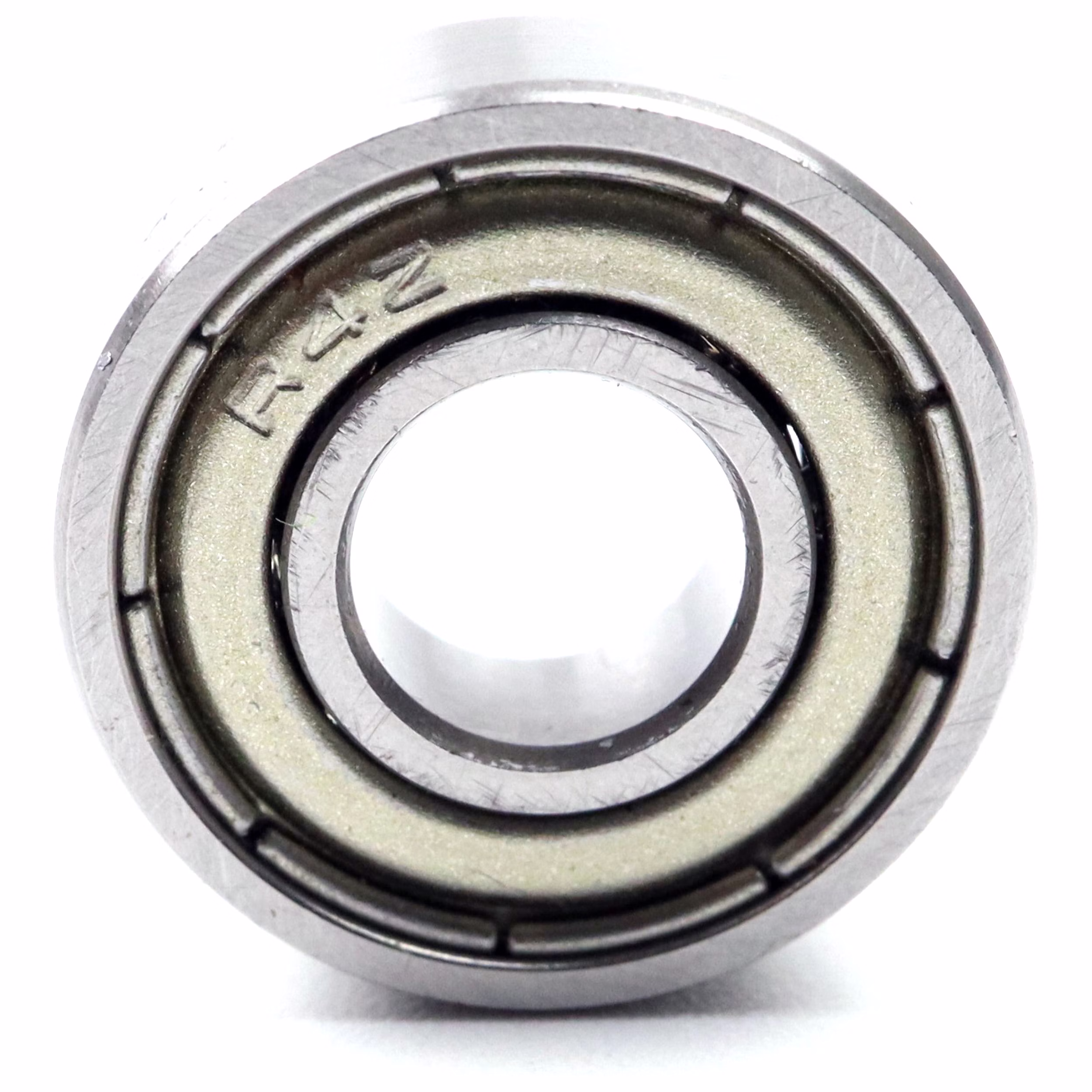 Rodamiento rígido a bolas R4 2Z, 6,35 x 15,875 x 4,98mm, DIN 625 ISO 15, rodamiento radial de alta velocidad, baja fricción, funcionamiento suave, ideal para transmisiones de vehículos y maquinaria industrial. PP010599 rodamiento de bolas rodamiento radial extractor engrasador rodamiento rígido de bolas eje de bolas anillo obturador tapa disco caucho jaula de acero alojamiento apretado suelto din 625 tabla rodamiento cojinete de deslizamiento juego c3 c4 rodamiento de ag