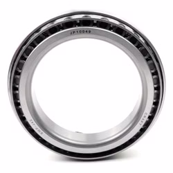 Kegelrollenlager JP10049/JP10010 100x145x24mm, hochbelastbares Präzisionslager für Axial- & Radialbelastungen, DIN 720 ISO 355, langlebig & hitzebeständig PP070171 Entdecken Sie das hochbelastbare Kegelrollenlager DIN 720 ISO 355 für Industrie- und Automobilanwendungen. Mit konischen Wälzkörpern bietet es hohe Festigkeit, geringe Reibung und eine lange Lebensdauer. Ideal für hohe Radial- und Axialbelastungen, tempera