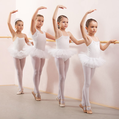 Mädchen in Ballettkleidung für Kinder von tanzmuster