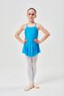 Ein junges Mädchen in einem blauen Ballettbody 3