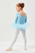 Junges Mädchen in einem hellblauen Ballettbody und Tutu 3