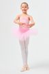 Junges Mädchen in einem rosa Ballettbody und Tutu posiert in einer Ballettposition. 3