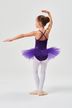 Junges Mädchen in einem lila Tutu 4