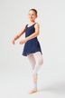 Junges Mädchen in einem marineblauen Ballettbody 3