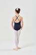 Junge Balletttänzerin in schwarzem Ballettbody 4