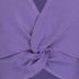 Nahaufnahme eines violetten Stoffes mit einem gedrehten Knotendetail und sichtbaren Nähten. 5