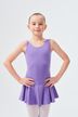 Junges Mädchen in einem lavendelfarbenen Ballett Trikot 1