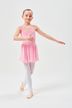 Junge Balletttänzerin in einem rosa Ballett Trikot und Rock posiert mit ausgestreckten Armen. 4