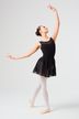 Eine Balletttänzerin in schwarzem Ballett Trikot 3
