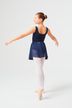 Eine junge Balletttänzerin in einem marineblauen Ballett Trikot 4