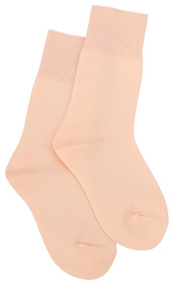Ein Paar hellpfirsichfarbene Socken