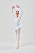 Junge Balletttänzerin in weißem Tutu 2