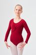 Junge Balletttänzerin in einem roten Ballett Trikot und weißen Strumpfhosen posiert. 1