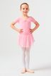 Ein junges Mädchen in einem rosa Ballett-Outfit 3