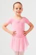 Junges Mädchen in einem rosa Ballettanzug und Rock 1