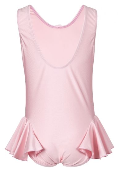 Hellrosa ärmelloser Ballettanzug mit gerüschtem Seitenrockdetail auf schlichtem weißem Hintergrund.