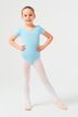 Ein junges Mädchen in einem hellblauen Ballettbody 3