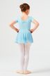 Ein junges Mädchen in einem hellblauen Ballettbody 4
