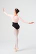 Eine Balletttänzerin in einem rosa Oberteil