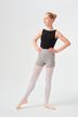 Eine junge Balletttänzerin steht in einer Pose und trägt einen schwarzen Trikotanzug