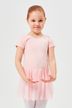 Ein junges Mädchen in rosa Ballettkleidung 2
