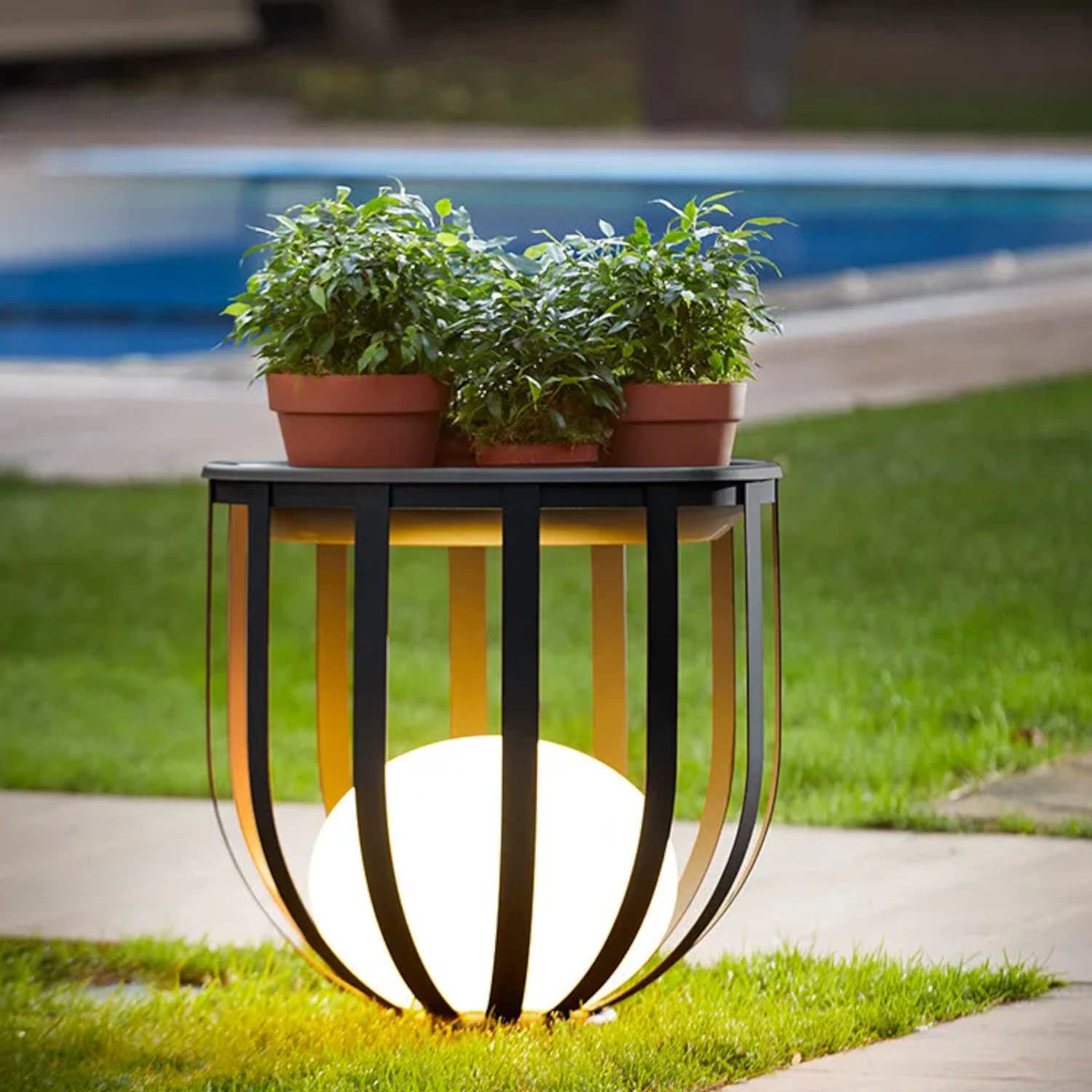 Hochwertige Outdoor Lampe aus Metall für Garten oder Terrassen 55cm