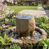 Flussstein Gartenbrunnen Säule mit Spirale wohnfreuden