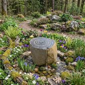 Flussstein Gartenbrunnen Säule mit Spirale wohnfreuden