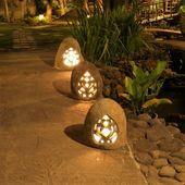 WOHNFREUDEN Naturstein Flussstein Gartenlampe 30x26x39 cm Liebes-Ornament