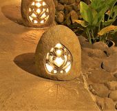 WOHNFREUDEN Naturstein Flussstein Gartenlampe 30x26x39 cm Liebes-Ornament