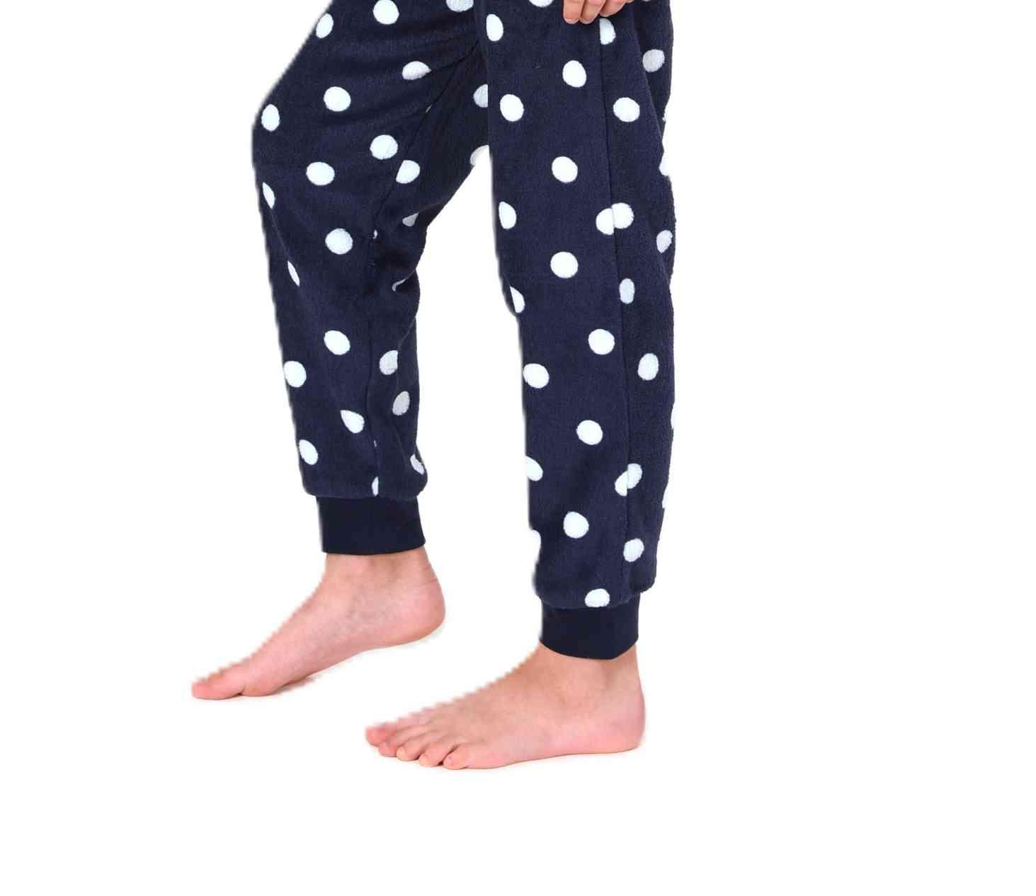 Normann Mädchen Schlafanzug lang mit Bündchen aus kuscheligen Coralfleece in Tupfen Optik Normann Mädchen Schlafanzug lang mit Bündchen aus kuscheligen Coralfleece in Tupfen Optik