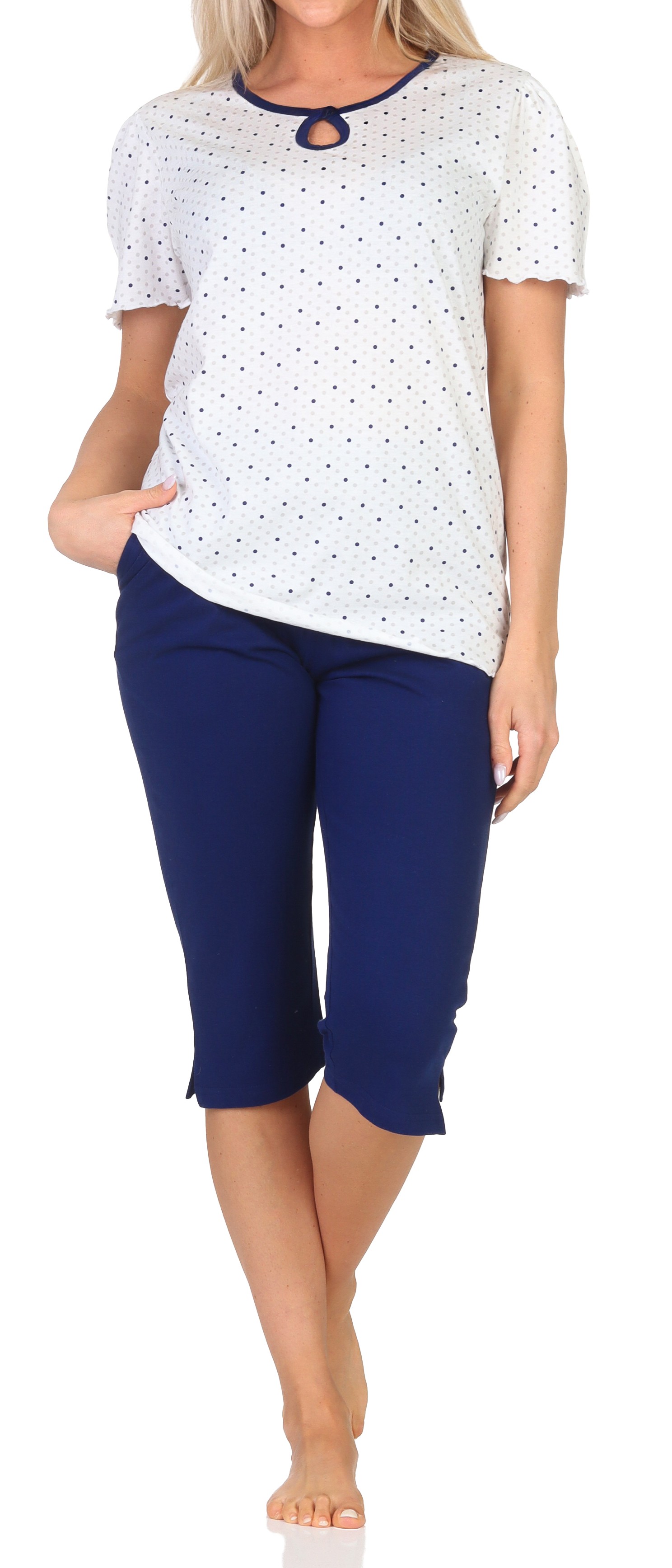 Normann Damen Capri-Pyjama kurzarm – Zeitlose Punkte-Optik – auch in Übergrößen Normann Damen Capri-Pyjama kurzarm – Zeitlose Punkte-Optik – auch in Übergrößen