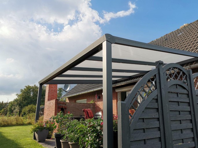 700 x 200 cm Aluminium Terrassenüberdachung "Trendline" mit Hohlkammerplatten