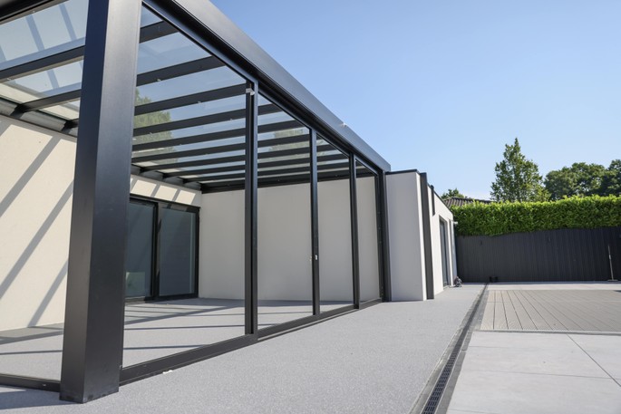 400 x 400 cm Flachdach Aluminium Terrassenüberdachung "Cube" mit 10mm Glasdach