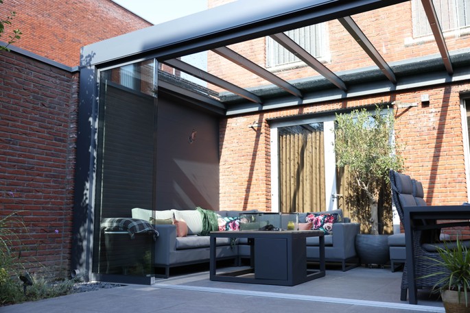 700 x 400 cm Flachdach Aluminium Terrassenüberdachung "Cube" mit 10mm Glasdach