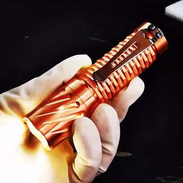 selected-lights Maeerxu DF01 Red Kupfer Flashlight 18650 SST20 5000K