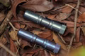 Manker-E05-II-TI-MAO-Pocket-AA-14500-bis-1300-Lumen-LED-Taschenlampe-E05-TI-4835_2.jpg Manker-E05-II-TI-MAO-Pocket-AA-14500-bis-1300-Lumen-LED-Taschenlampe-E05-TI-4835_2.jpg