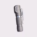 Manker-E02-III-TI-stonewashed-10440---AAA-Stirnlampe-560-Lumen-Winkellampe-E02-III-Ti-4928.jpeg Manker-E02-III-TI-stonewashed-10440---AAA-Stirnlampe-560-Lumen-Winkellampe-E02-III-Ti-4928.jpeg