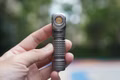 Manker-E03H-III-CW-TI-14500---AA-Stirnlampe-1200-Lumen-Winkellampe-mit-Stirnband-und-abnehmbaren-Filtern-mit-Akku-E03H-II-Ti-4942.jpg