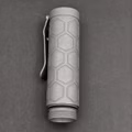 selected-lights-Dawn-TI-HEX-18650-Akkurohr-mit-Schalter-Made-by-Reylight-Dawn-HEX-4987_3.jpeg selected-lights-Dawn-TI-HEX-18650-Akkurohr-mit-Schalter-Made-by-Reylight-Dawn-HEX-4987_3.jpeg
