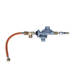 4,0kg/h Gasdruckregler-Set, 50 mbar mit Dual-Flaschenanschluss, inklusive Adapter