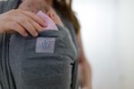 MMC-MamiMode-Tragetuch-Baby-Wrap-Grau-2-mm.jpg